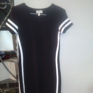 NWOT WOMENS BLACK AND WHITE STRIPED LONG DRESS